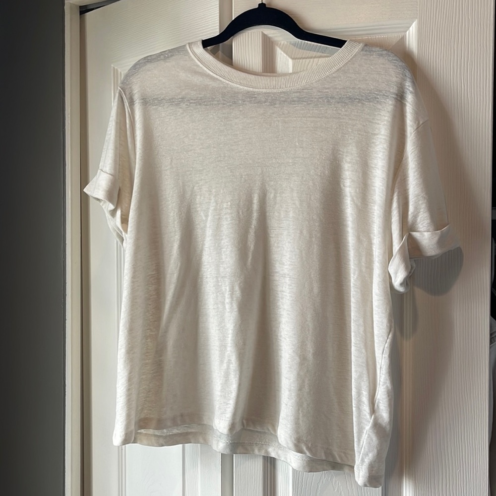 white t with cuffed arms